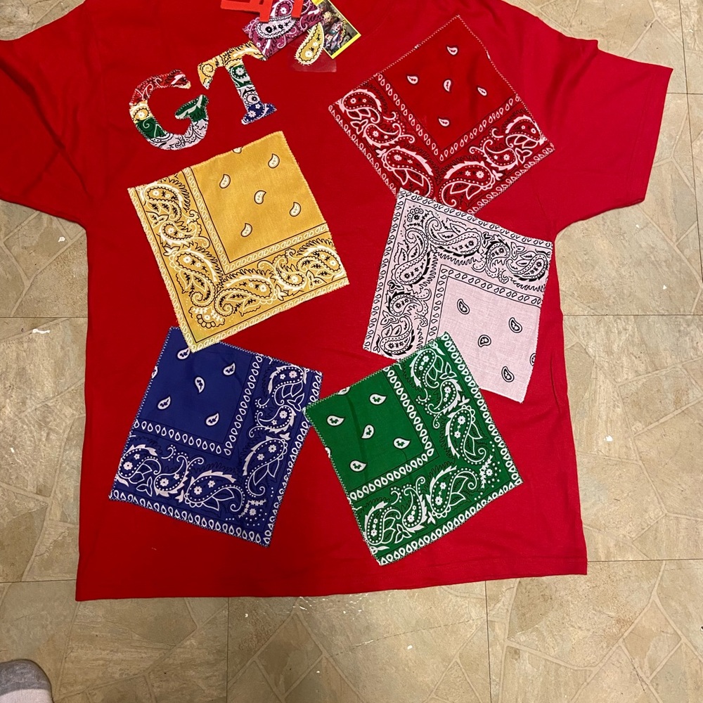 GENUINE THREADZ RED WITH GREEN BLUE WHITE RED YELLOW T SHIRT M L